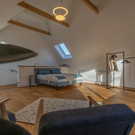 Modernes Ferien- Und Messezimmer In Idyllischer Lage