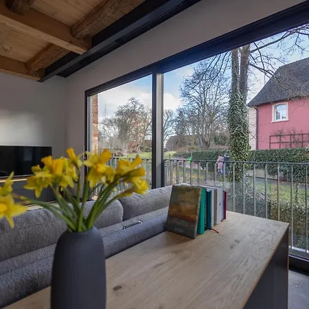 Daire Modernes Ferien- Und Messezimmer In Idyllischer Lage