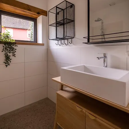 Modernes Ferien- Und Messezimmer In Idyllischer Lage *